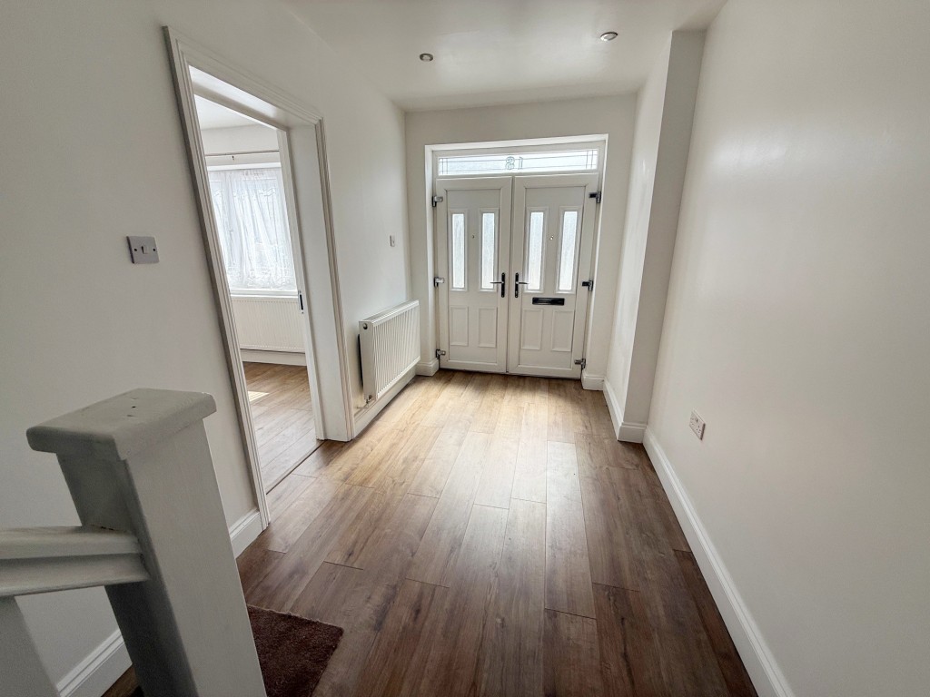 Lot: 166 - HOUSE WITH VERSATILE ACCOMMODATION - Hallway with stairs leading to first floor and doors to ground floor accommodation